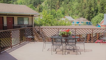 Room, 2 Queen Beds | View from property