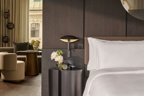 Premium bedding, down duvets, pillow-top beds, free minibar - Koenigshof, A Luxury Collection Hotel, Munich (Munich)