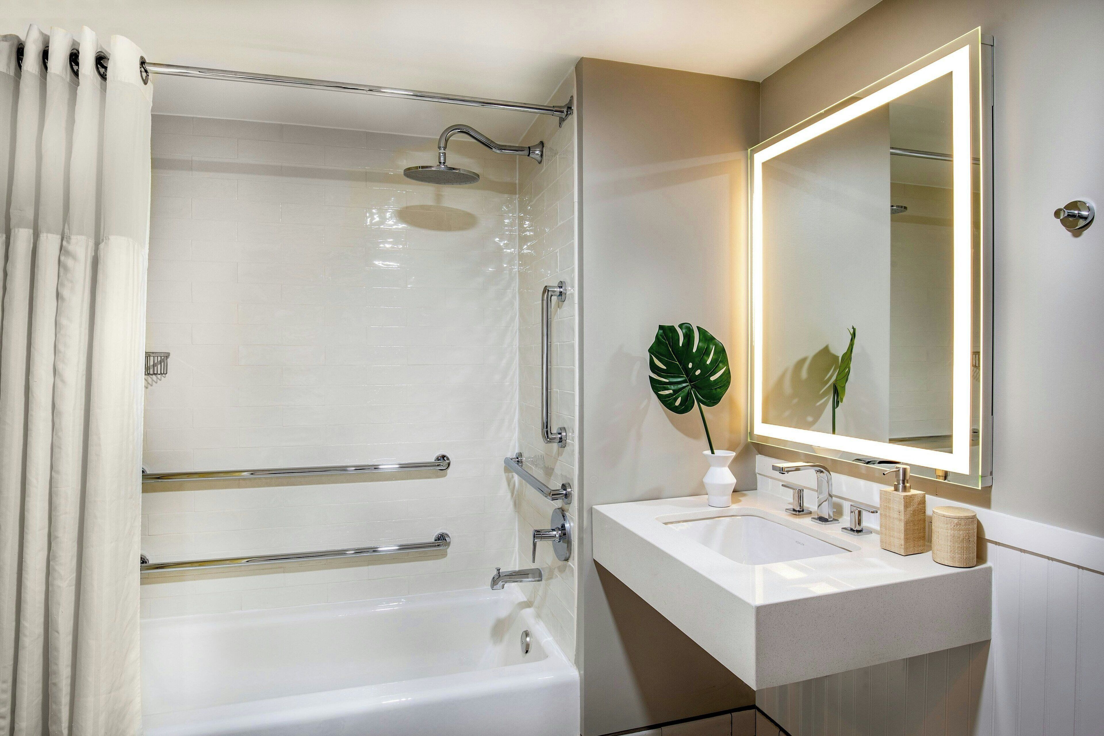 Suite, 1 King Bed with Sofa bed | Bathroom