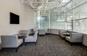 Lounge - Crowne Plaza Chicago Ohare Hotel & Conf Ctr by IHG (Rosemont)