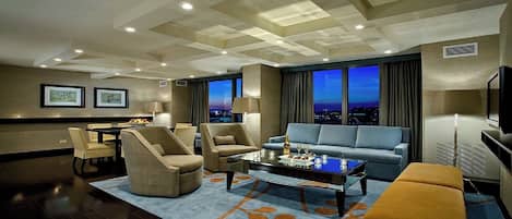 Premium bedding, in-room safe, desk, blackout drapes