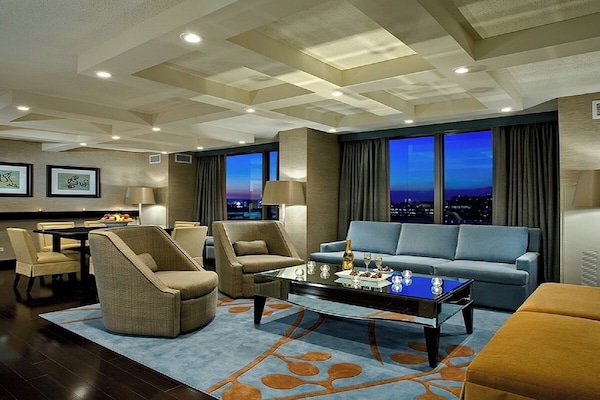 Literie de qualité supérieure, coffres-forts dans les chambres, bureau