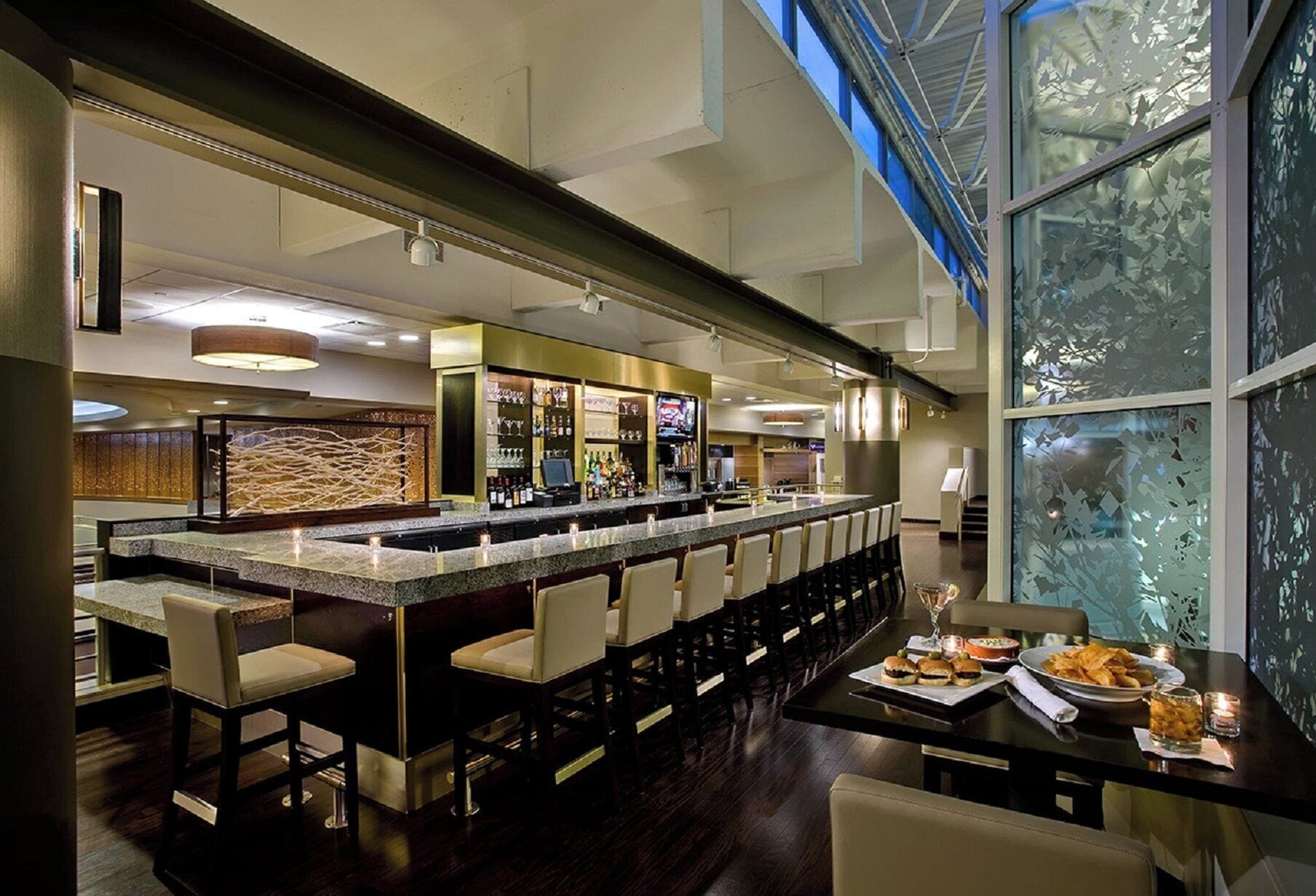 3 restaurants, breakfast served