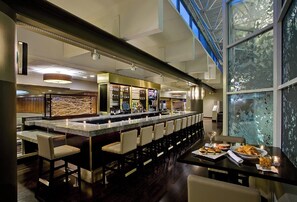 3 restaurants; breakfast served  - Crowne Plaza Chicago Ohare Hotel & Conf Ctr by IHG (Rosemont)