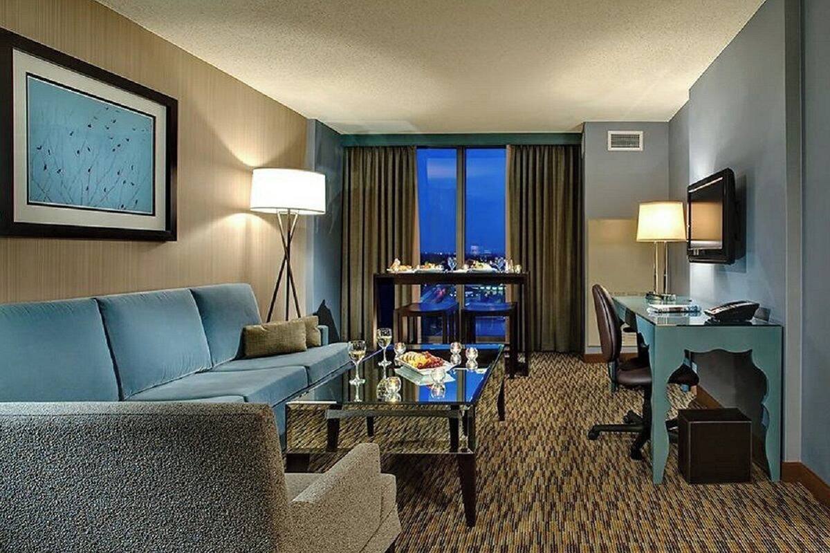 Suite Junior, 1 très grand lit, accessible aux personnes à mobilité réduite (Accessible Tub)