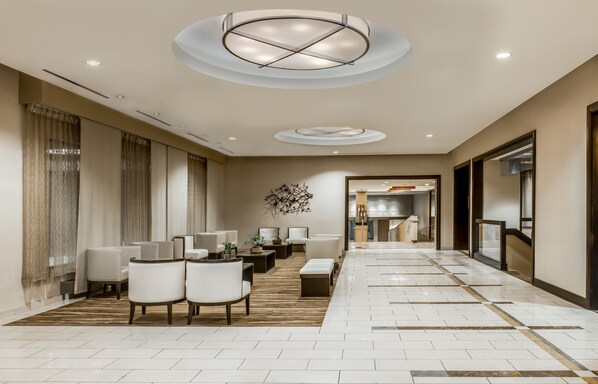 Lobby - Crowne Plaza Chicago Ohare Hotel & Conf Ctr by IHG (Rosemont)