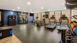 A gym with treadmills, stationary bikes, and a rowing machine. There are weights and exercise balls. - Hampton Inn by Hilton Philadelphia / Willow Grove (Willow Grove)