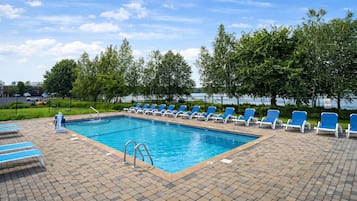 Alberca al aire libre por temporada