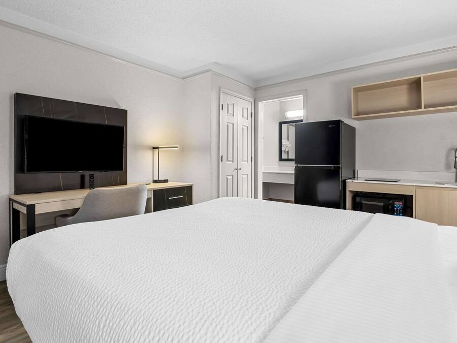 Roupas de cama premium, escrivaninha, ferros/tábuas de passar roupa