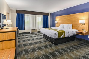 Premium bedding, desk, blackout curtains, soundproofing - Quality Inn Bourne - Cape Cod (Buzzards Bay)