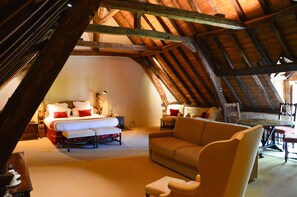 Superior Courtyard Suite, 1 Queen Bed or 2 Single Beds (upon availability)