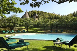 Indoor pool, seasonal outdoor pool, sun loungers