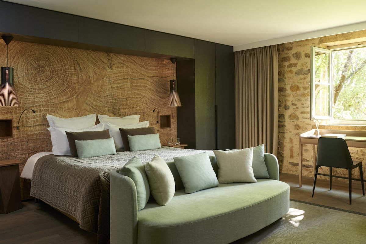 Chai Suite, 1 Queen Bed or 2 Single Beds (on request) | 1 bedroom, minibar, in-room safe, desk