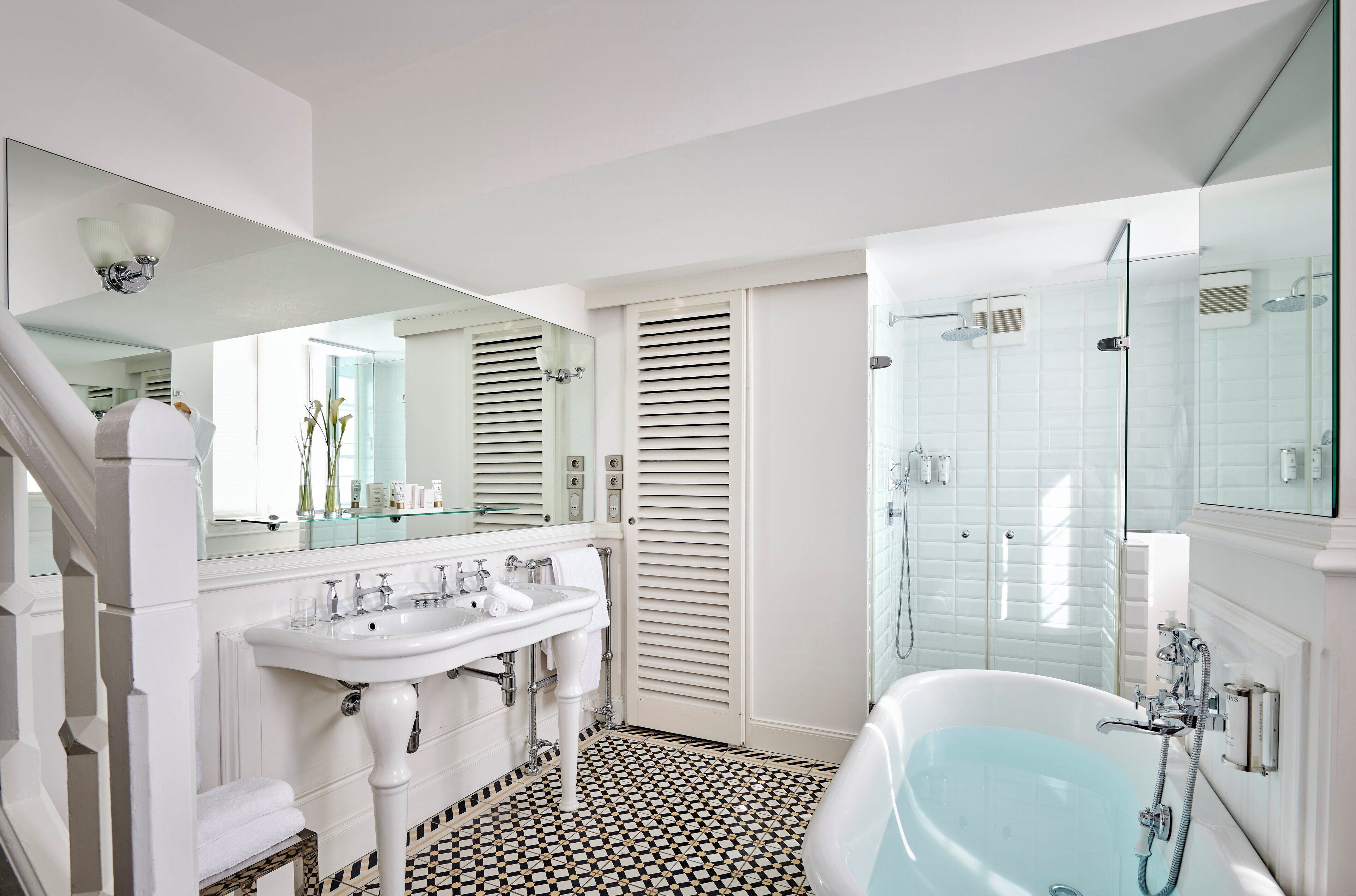 royal suite | bathroom | free toiletries, hair dryer, bathrobes, slippers