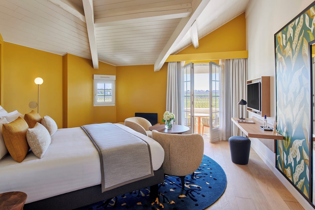 1 bedroom, premium bedding, minibar, in-room safe