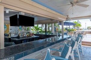 Bar junto a la piscina