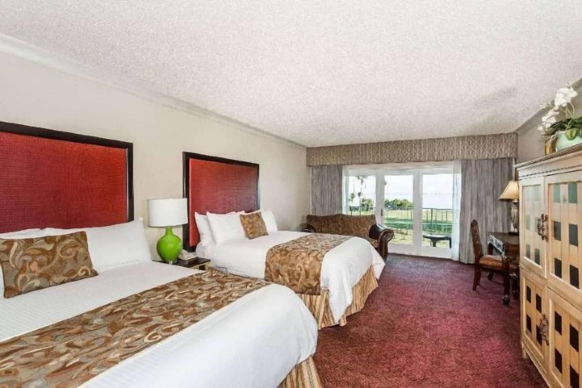 Premium bedding, down comforters, pillowtop beds, in-room safe