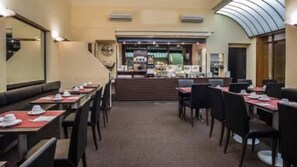 Frokostbuffé hver dag (EUR 10 per person)