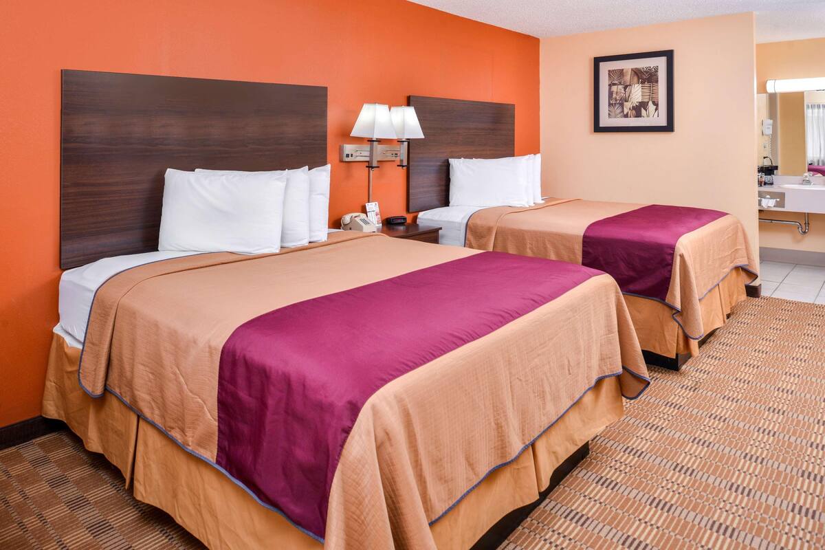 Iron/ironing board, cribs (surcharge), rollaway beds (surcharge)