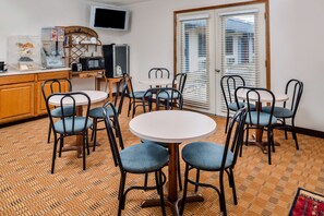 Free continental breakfast 