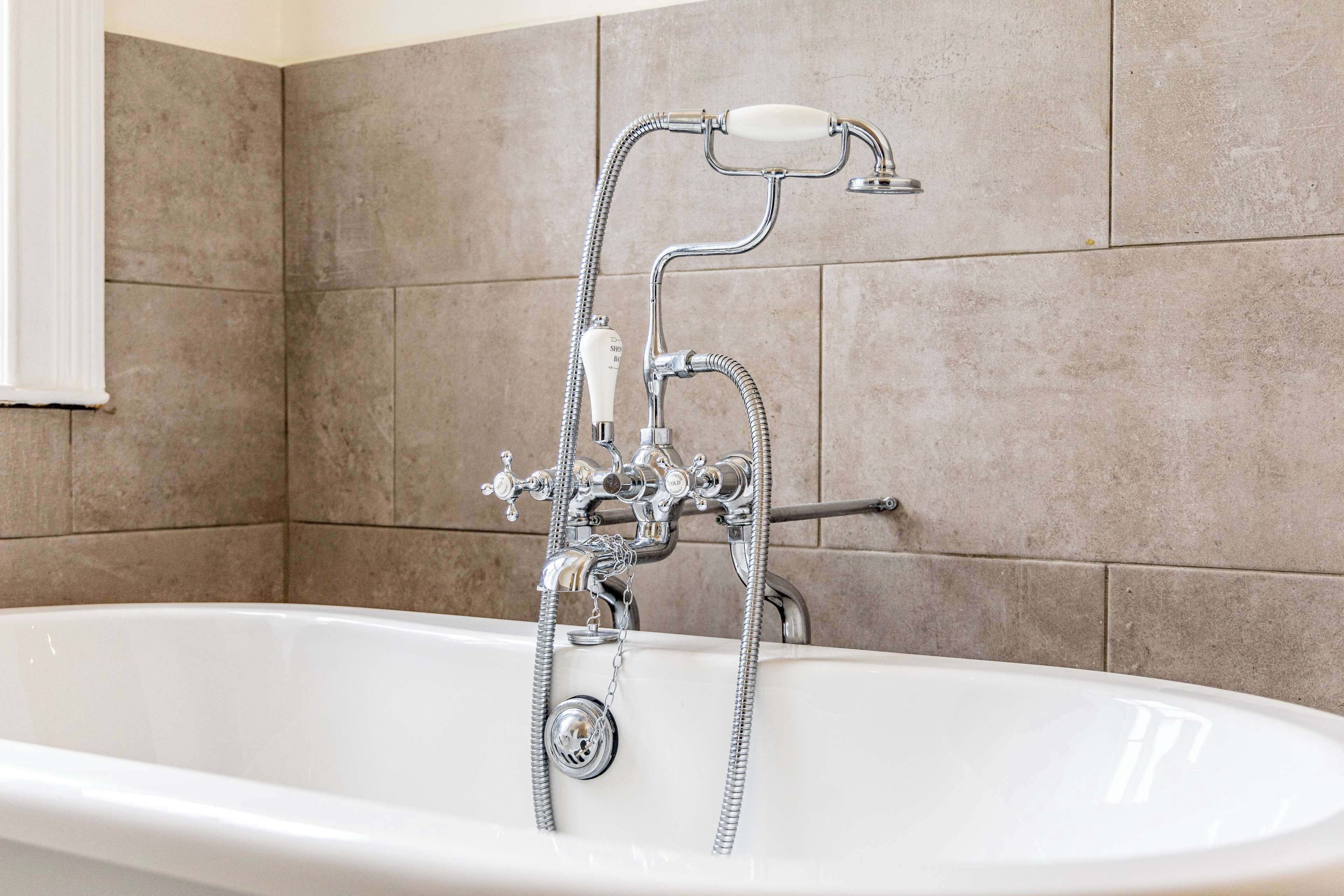 combined shower/bathtub, free toiletries, hair dryer, towels