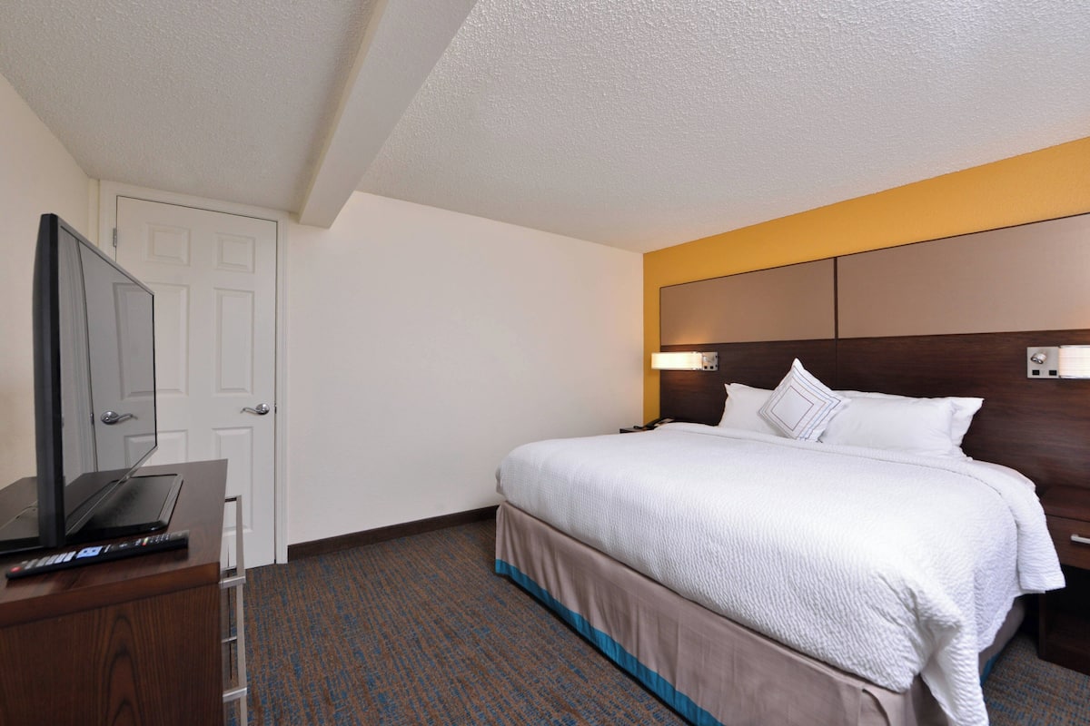 1 chambre, literie de qualité supérieure, surmatelas, bureau