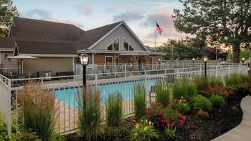 Seasonal outdoor pool, pool loungers