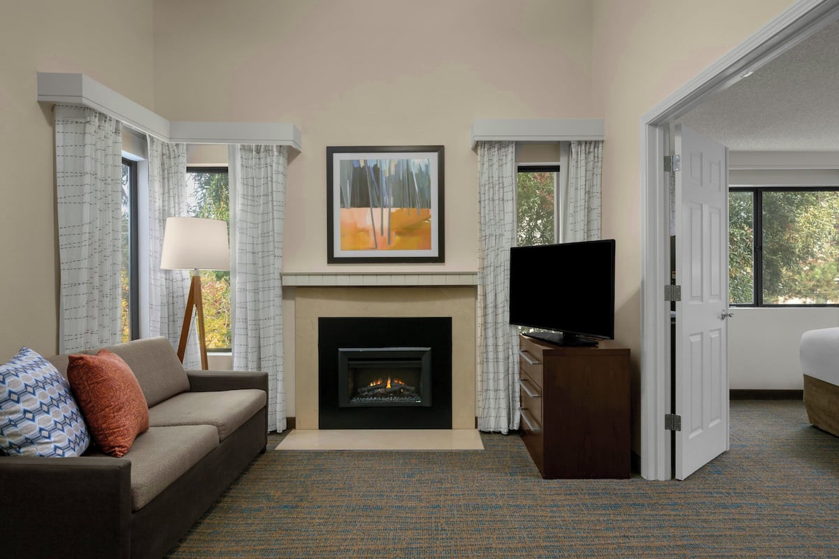 Literie de qualité supérieure, surmatelas, bureau