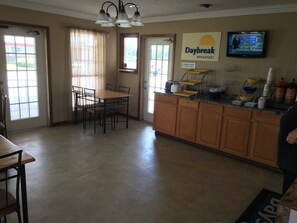 Free daily on-the-go breakfast - Days Inn by Wyndham Madison (Madison)