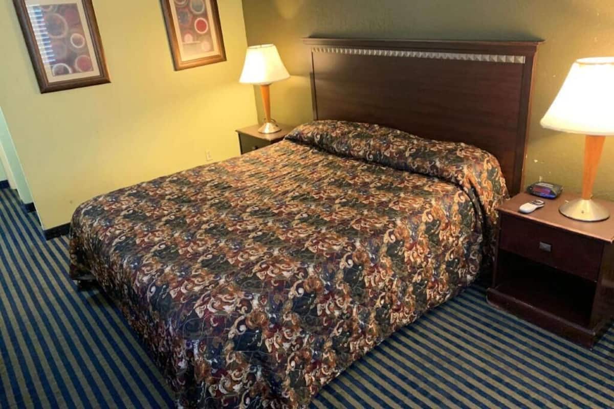 Iron/ironing board, free cribs/infant beds, rollaway beds, free WiFi