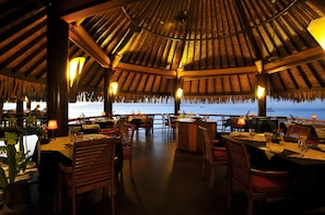 3 restaurants, breakfast, lunch, dinner served; international cuisine