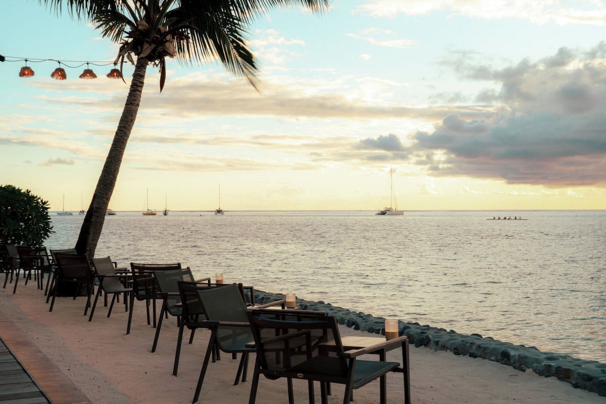 3 bars/lounges, swim-up bar, poolside bar