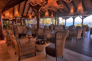 3 barer/lounger, poolbar, bar ved poolen