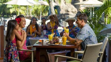2 restaurants, breakfast, lunch, dinner served; international cuisine