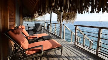 Bangalô premium, 1 cama King, sobre a água (Moorea Island View) | Vista do quarto