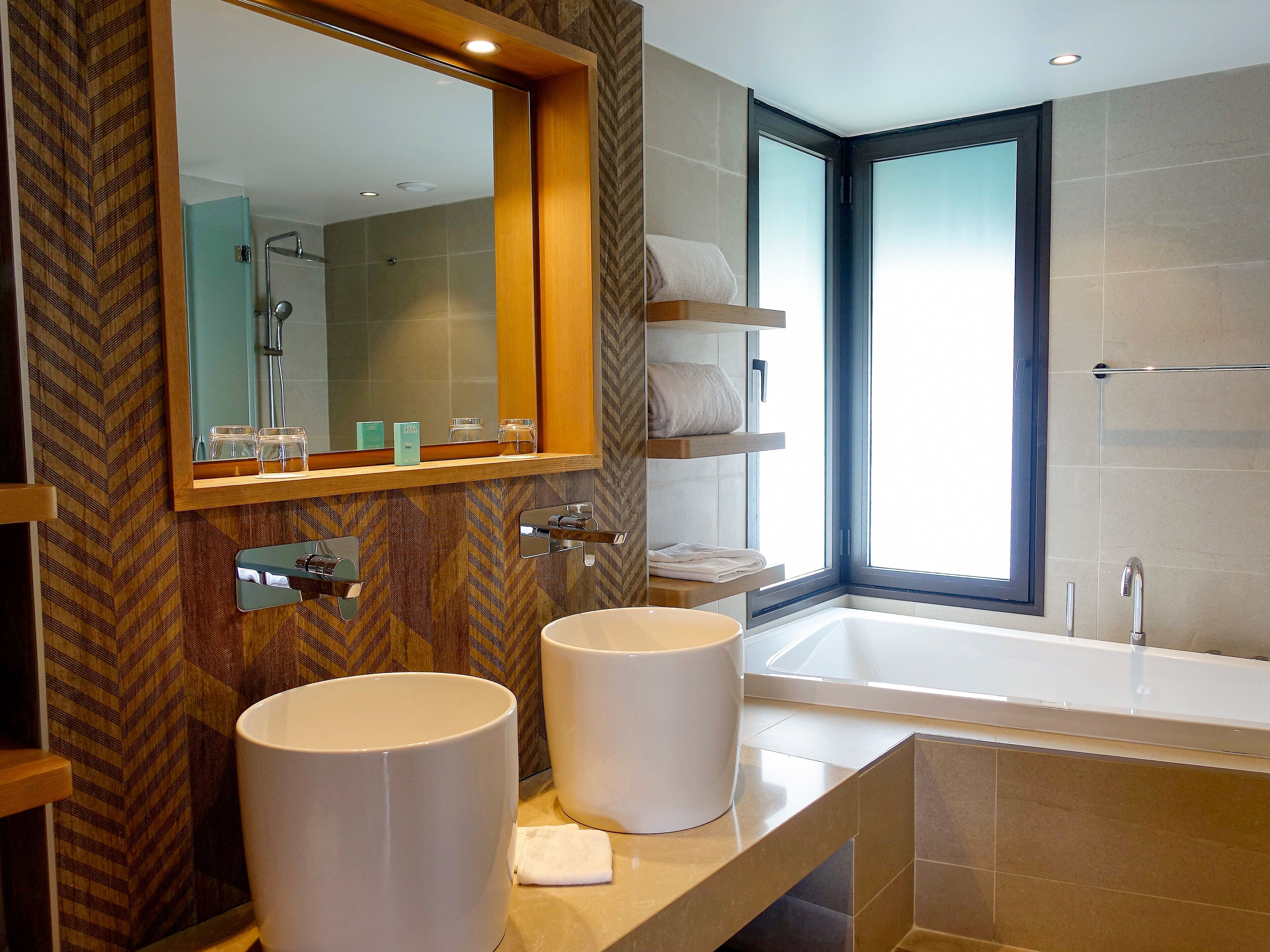 Bungalow, 1 King Bed, Ocean View, Overwater | Bathroom