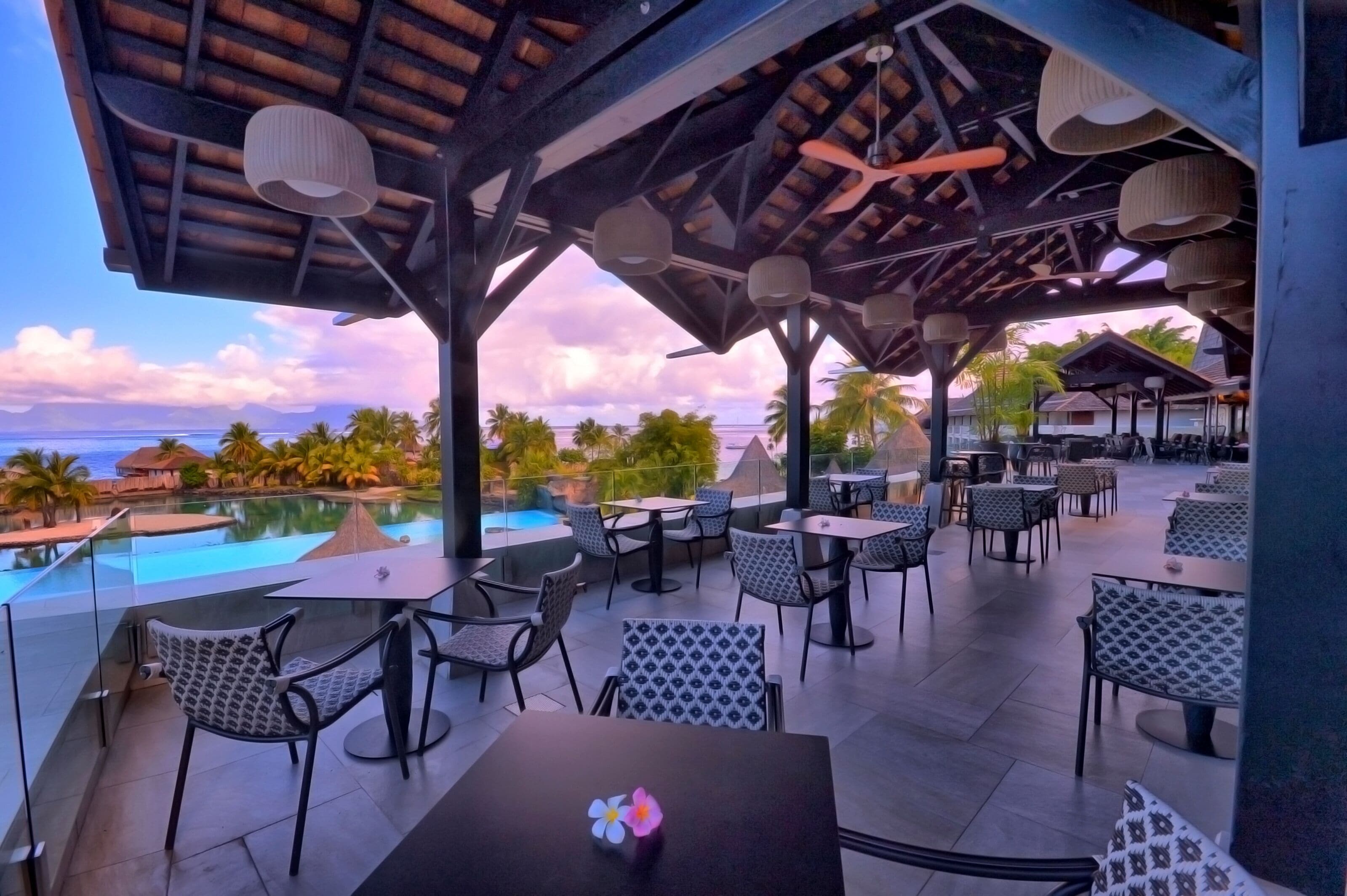 Lobby-lounge