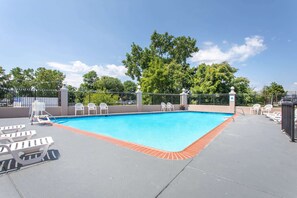 Pool - Ramada Limited Cockeysville (Cockeysville)