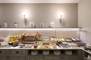 Café da manhã com buffet todos os dias mediante uma taxa