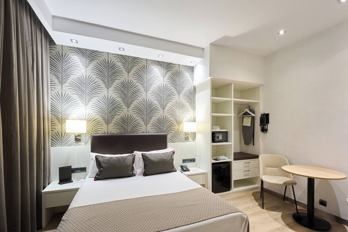 Minibar, in-room safe, desk, blackout drapes