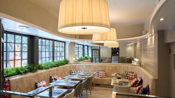 Desayuno buffet todos los días (EUR 17 por persona)