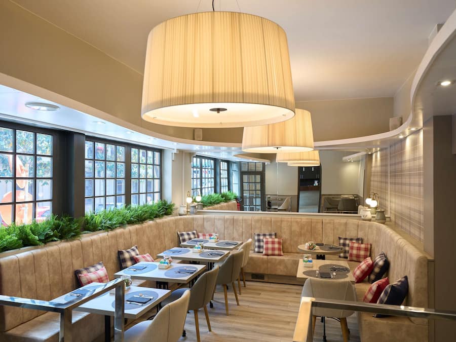 Daily buffet breakfast (EUR 17 per person)