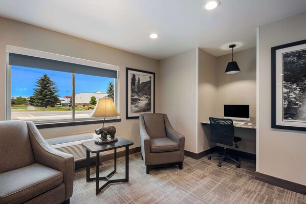 Business centre - SureStay Plus Hotel by Best Western Rexburg (Rexburg)