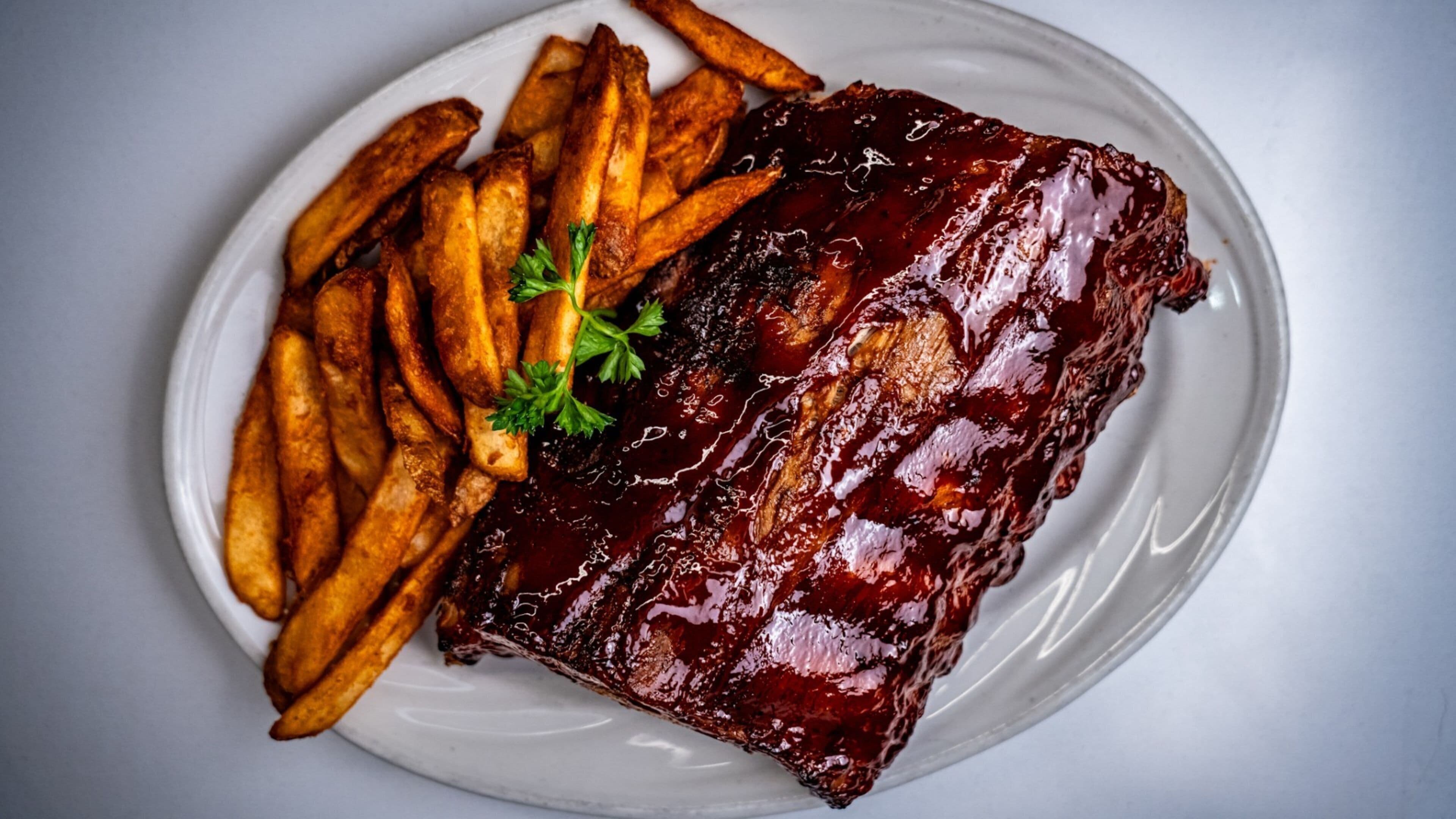 lunch and dinner served, american cuisine