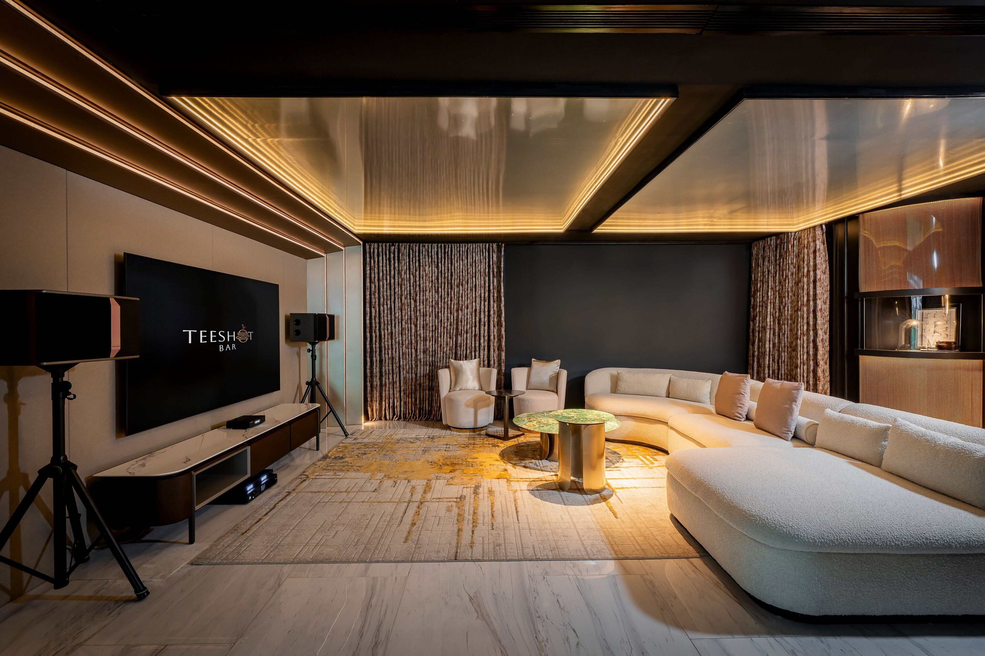 4 bars/lounges, sports bar, rooftop bar