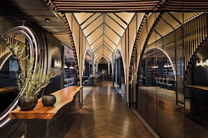 4 restaurants, breakfast, lunch, dinner served; international cuisine - Bangkok Marriott Marquis Queen’s Park (Bangkok)