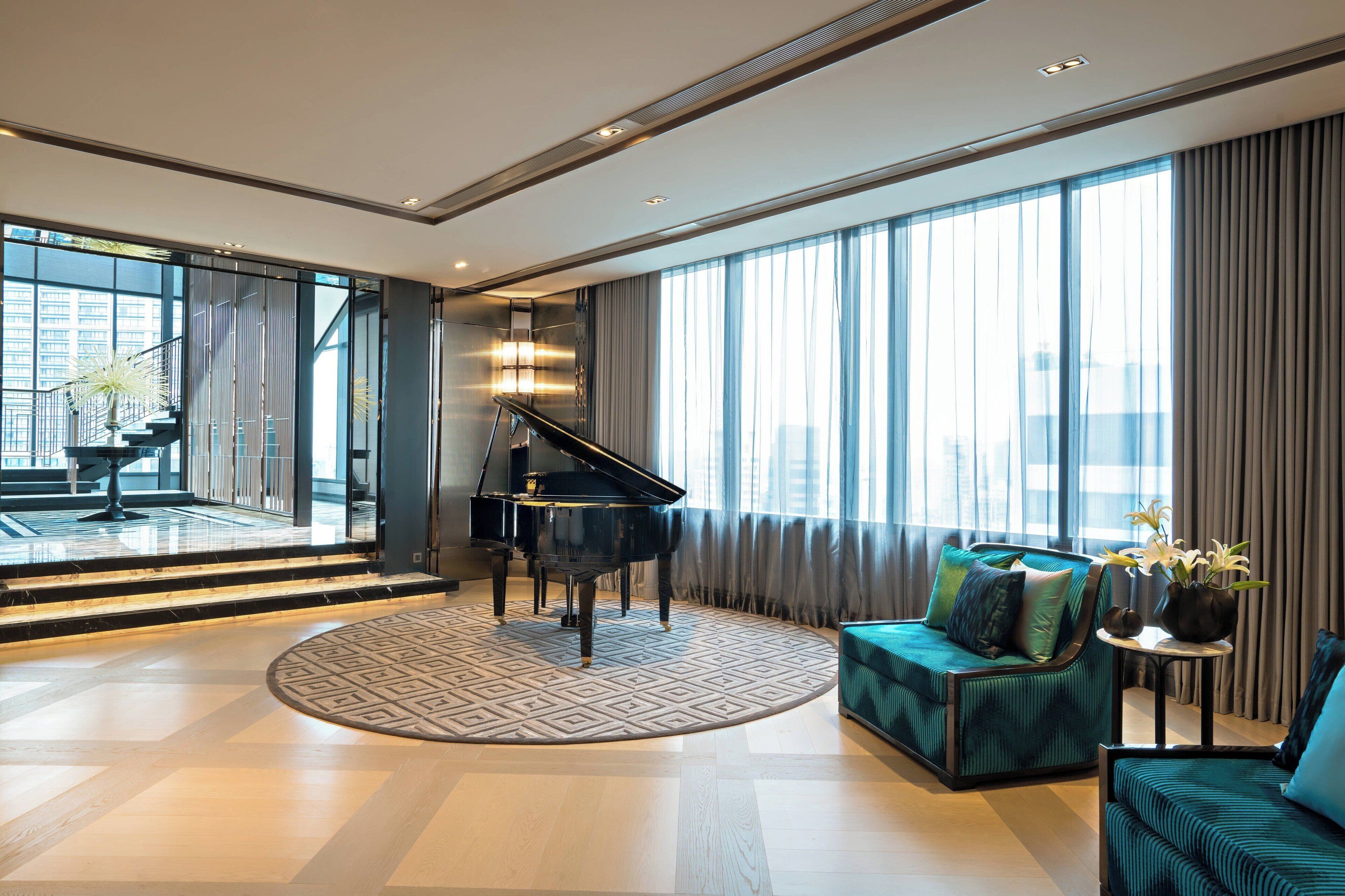 club suite, 1 double bed, non smoking | 1 bedroom, premium bedding, minibar, in-room safe