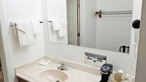 Bathroom - Keystone Boardwalk Inn and Suites (Keystone)