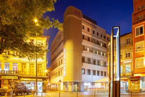 ด้านหน้าที่พัก - ตอนเย็น/กลางคืน