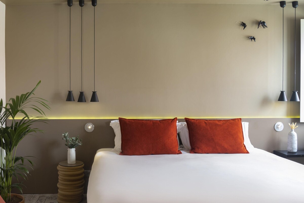 Rom – classic, 1 queensize-seng | Allergitestet sengetøy, senger med Select Comfort-madrass og minibar